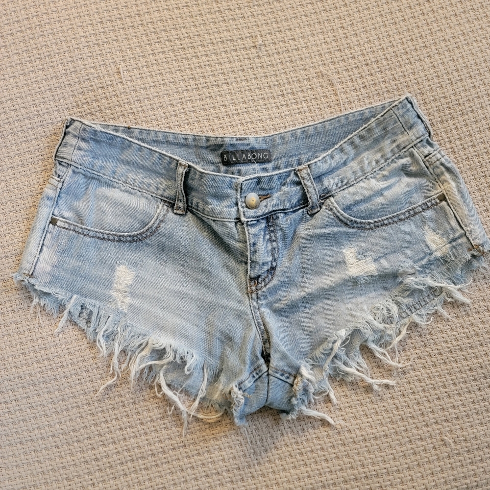 Y2K BILLABONG LANEWAY LOW RISE CUT OFF DENIM SHORTS